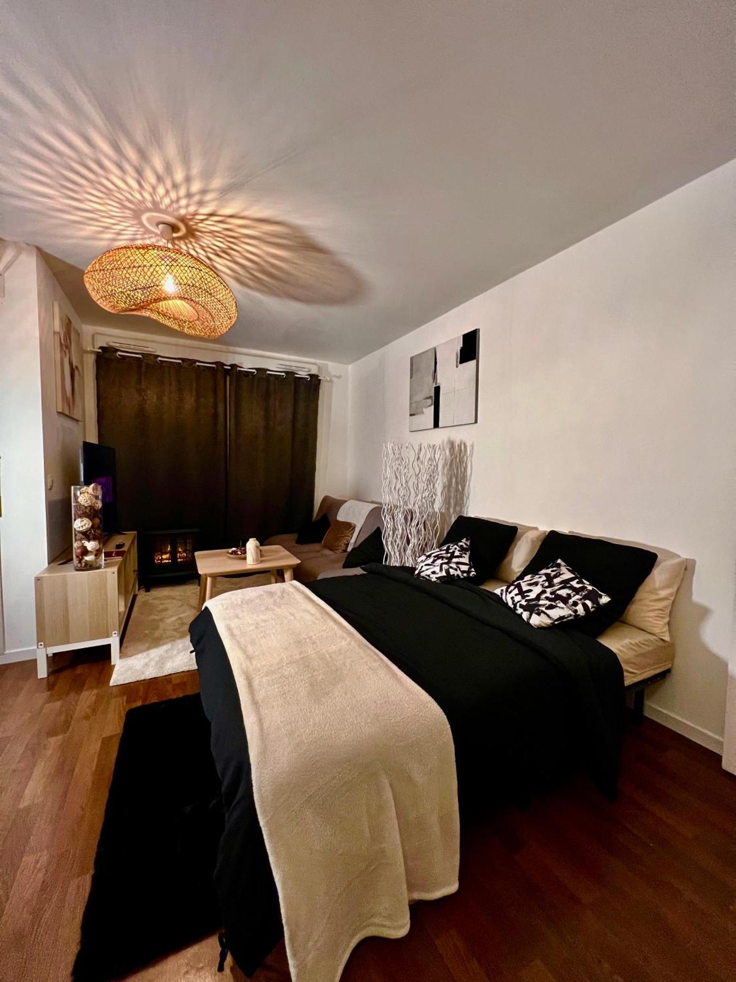 Апартаменты "Moonlight" Gare A 10Min De Paris, Wifi, Terrasse , Parking Аржантей Экстерьер фото